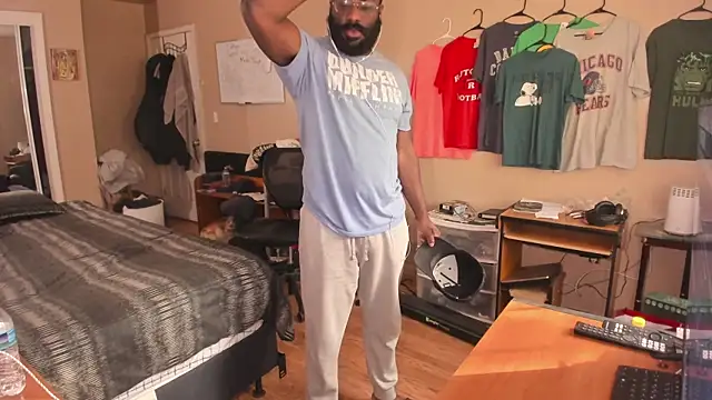 Snapshot of MrChuckDailyXXX chatting on October 19, 2:07 pm MrChuckDailyXXX online show from October 19, 2:07 pm