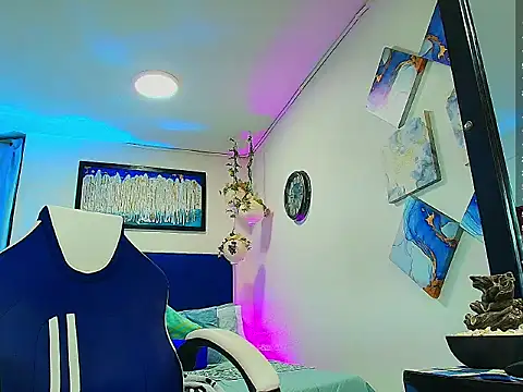 Snapshot of Adil_aminn chatting on November 6, 7:04 pm Adil aminn online show from November 6, 7:04 pm