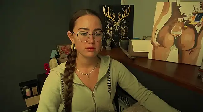 luxie milady online show from December 19, 1:18 pm