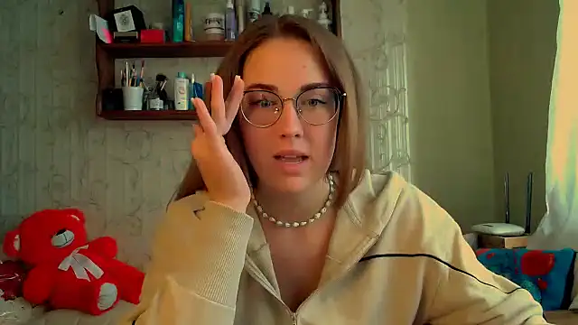 luxie milady online show from October 6, 12:02 pm