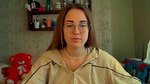 luxie milady online show from October 9, 11:30 am