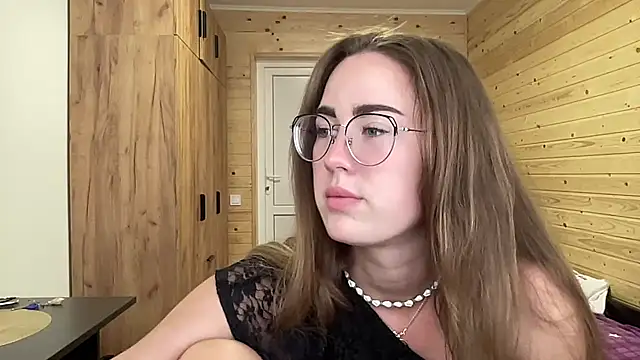 Snapshot of luxie_milady chatting on June 10, 11:31 am luxie milady online show from June 10, 11:31 am