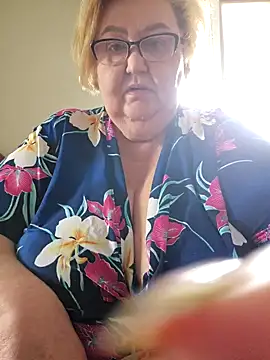 Snapshot of Awn290668 chatting on February 14, 10:49 am Awn290668 online show from February 14, 10:49 am