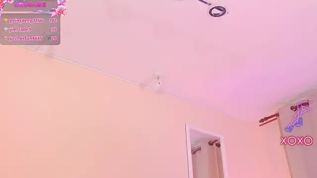 Snapshot of ArianaCroft chatting on January 4, 11:00 am ArianaCroft online show from January 4, 11:00 am