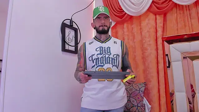 dilan scootk  online show from February 25, 7:23 pm