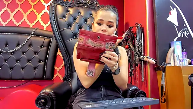 Snapshot of Mistressviictoria chatting on March 5, 11:06 am Mistressviictoria online show from March 5, 11:06 am