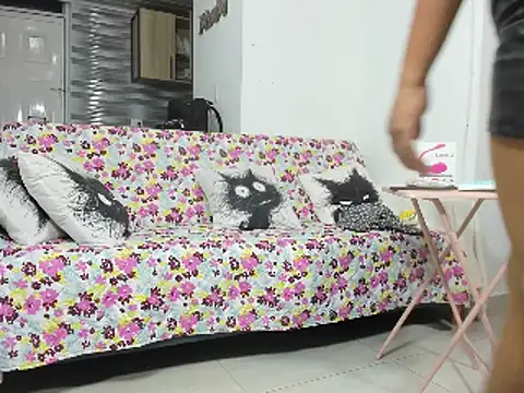 Snapshot of GenesisTT chatting on February 8, 5:18 am GenesisTT online show from February 8, 5:18 am