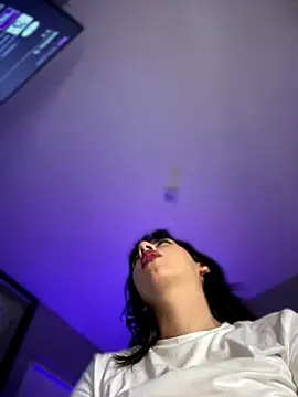 Snapshot of veronicaapink chatting on December 7, 2:20 am veronicaapink online show from December 7, 2:20 am