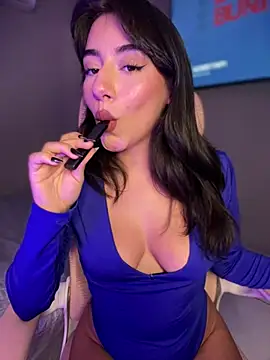 Snapshot of veronicaapink chatting on March 11, 2:54 am veronicaapink online show from March 11, 2:54 am