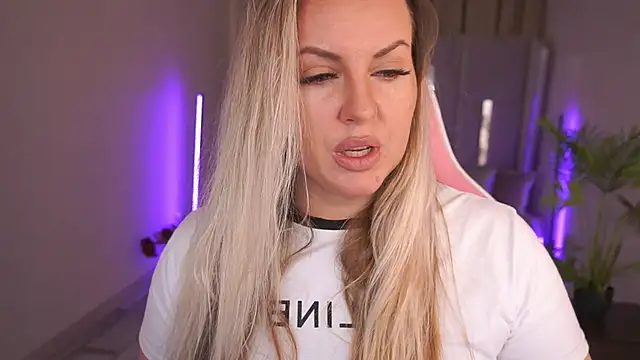 Snapshot of KiraCandyS chatting on January 23, 8:56 pm KiraCandyS online show from January 23, 8:56 pm