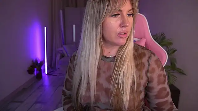 Snapshot of KiraCandyS chatting on January 27, 12:43 am KiraCandyS online show from January 27, 12:43 am