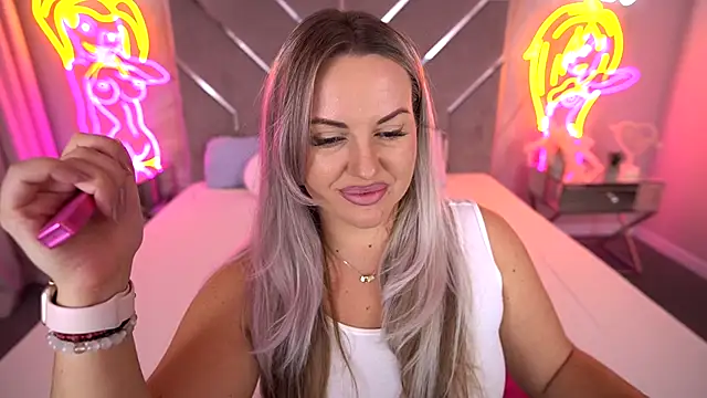 Snapshot of KiraCandyS chatting on October 15, 1:22 pm KiraCandyS online show from October 15, 1:22 pm