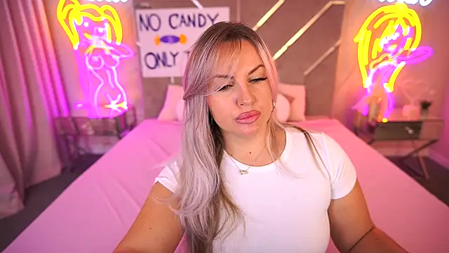 Snapshot of KiraCandyS chatting on November 4, 10:09 pm KiraCandyS online show from November 4, 10:09 pm