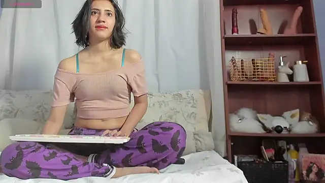 Snapshot of linnie_ chatting on July 12, 7:49 pm linnie online show from July 12, 7:49 pm