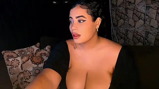 Snapshot of Emmacamille chatting on February 27, 3:47 am Emmacamille online show from February 27, 3:47 am