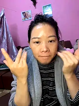 Snapshot of Hellen_111 chatting on December 6, 1:33 pm Hellen 111 online show from December 6, 1:33 pm