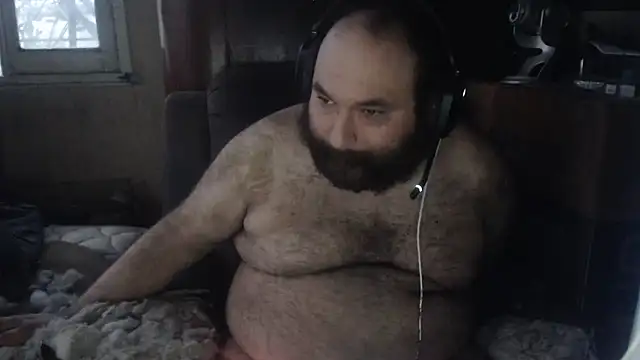 Snapshot of hairyhulk chatting on March 31, 10:32 pm hairyhulk online show from March 31, 10:32 pm