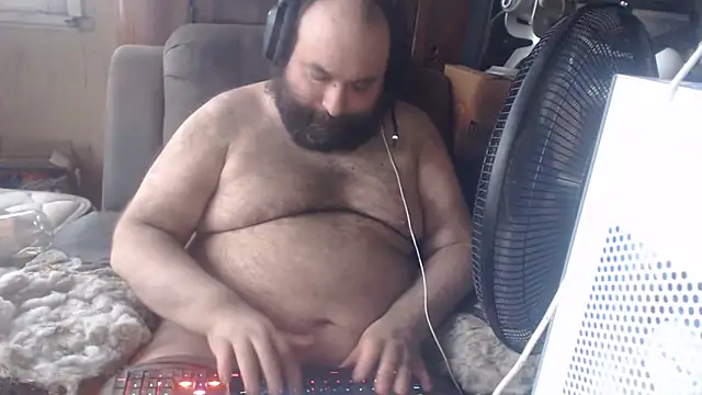Snapshot of hairyhulk chatting on April 1, 9:45 pm hairyhulk online show from April 1, 9:45 pm