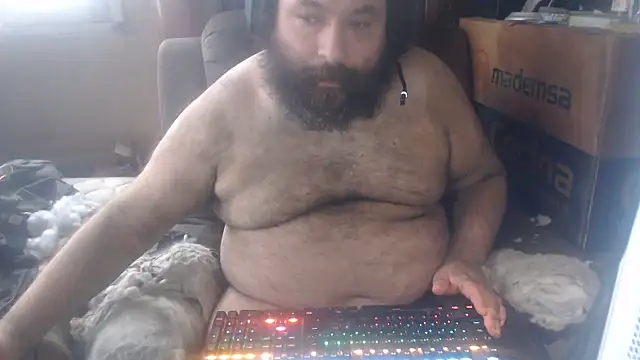 Snapshot of hairyhulk chatting on June 4, 8:26 pm hairyhulk online show from June 4, 8:26 pm