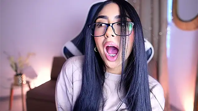 Snapshot of Sara_albrecht chatting on December 27, 12:34 pm Sara albrecht online show from December 27, 12:34 pm