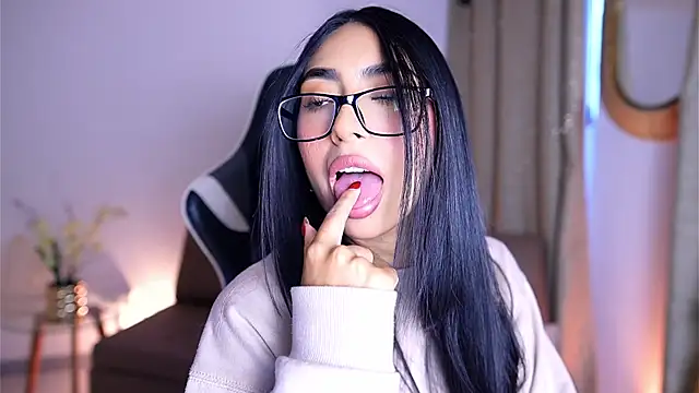 Snapshot of Sara_albrecht chatting on December 27, 8:07 pm Sara albrecht online show from December 27, 8:07 pm