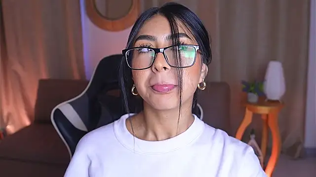 Snapshot of Sara_albrecht chatting on January 21, 3:21 pm Sara albrecht online show from January 21, 3:21 pm