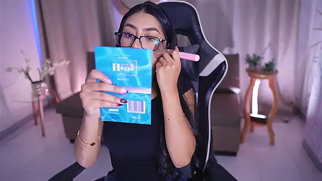 Snapshot of Sara_albrecht chatting on February 21, 12:50 pm Sara albrecht online show from February 21, 12:50 pm