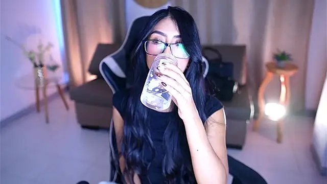 Snapshot of Sara_albrecht chatting on March 6, 4:17 pm Sara albrecht online show from March 6, 4:17 pm