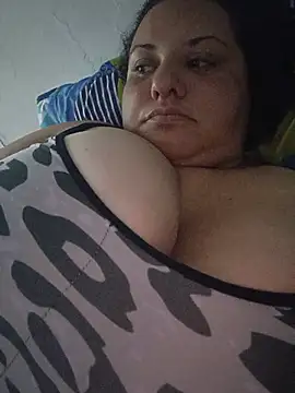 Snapshot of tetasgrandes_karol chatting on July 12, 3:19 am tetasgrandes karol online show from July 12, 3:19 am