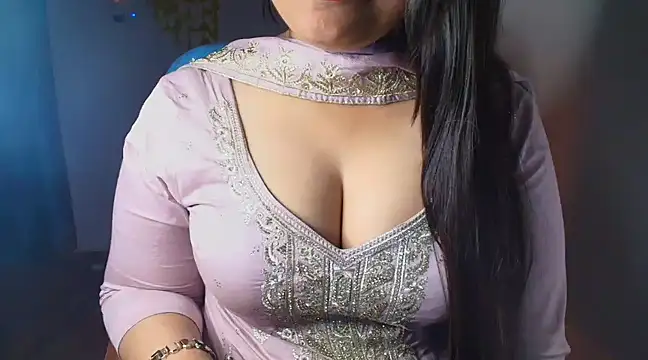 Snapshot of KhwahisHH chatting on February 12, 8:29 pm KhwahisHH online show from February 12, 8:29 pm