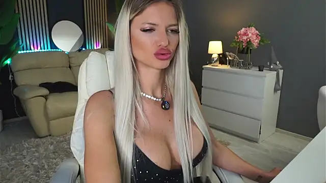 SweetBlondy35 online show from May 19, 7:26 am