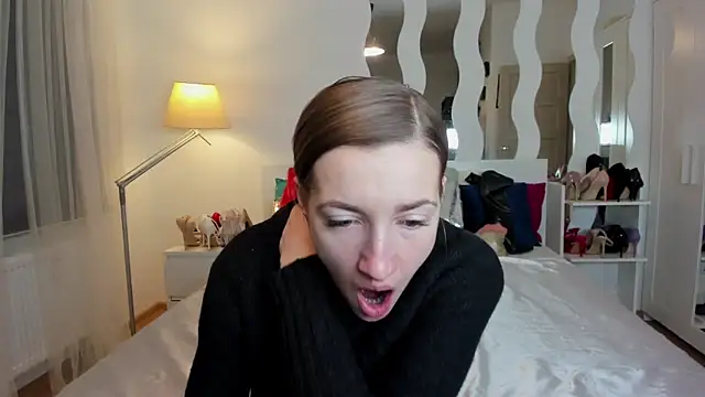 Snapshot of KateRedgar chatting on February 17, 2:04 pm KateRedgar online show from February 17, 2:04 pm