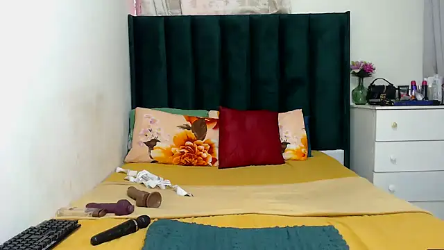 Snapshot of GaggingQueenxx chatting on November 17, 12:33 pm GaggingQueenxx online show from November 17, 12:33 pm