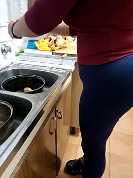 lamorbosa37 online show from October 9, 7:45 pm