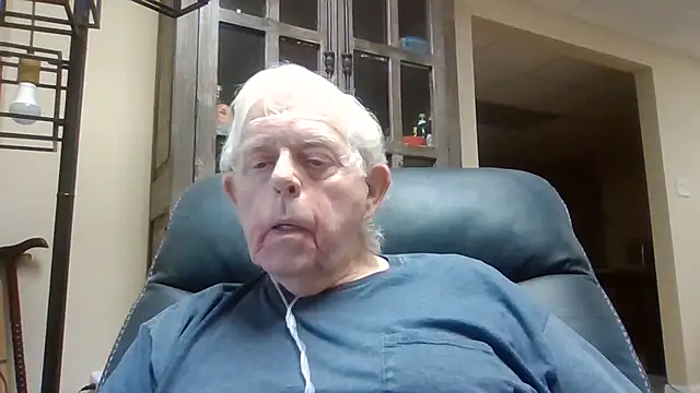 bootlegmanz online show from April 26, 8:28 pm