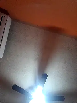 miicheele32 online show from January 28, 8:36 pm