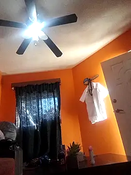 miicheele32 online show from January 30, 7:59 pm