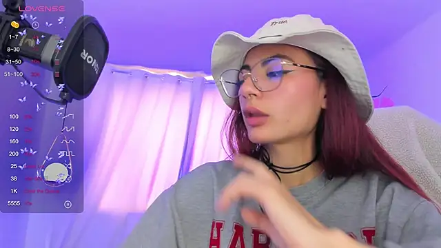 Snapshot of sophiecherry_ chatting on December 14, 9:02 pm sophiecherry online show from December 14, 9:02 pm