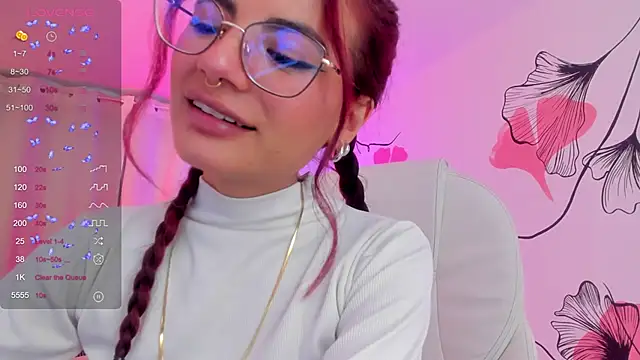 Snapshot of sophiecherry_ chatting on January 17, 9:17 pm sophiecherry online show from January 17, 9:17 pm