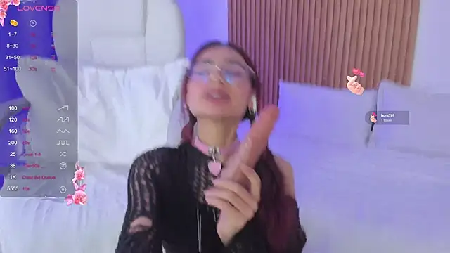 Snapshot of sophiecherry_ chatting on February 5, 9:04 am sophiecherry online show from February 5, 9:04 am