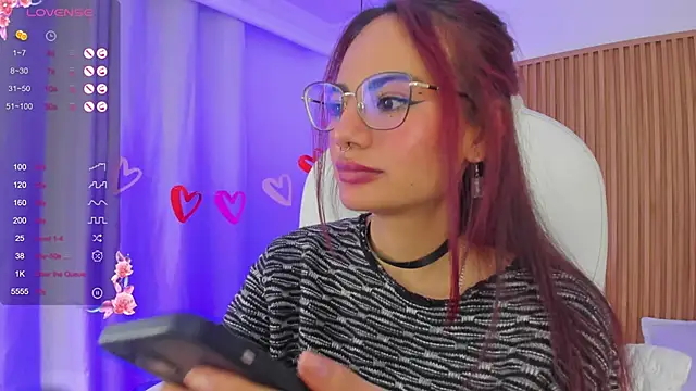 Snapshot of sophiecherry_ chatting on February 17, 7:37 am sophiecherry online show from February 17, 7:37 am