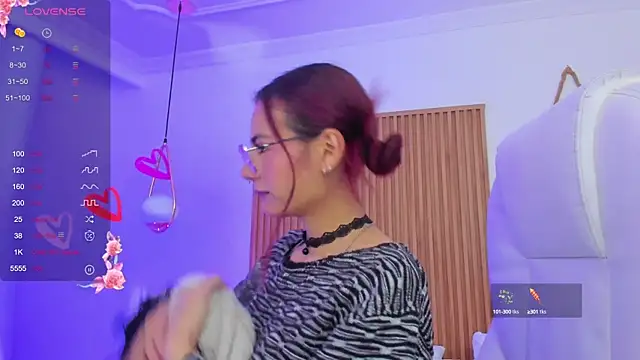 Snapshot of sophiecherry_ chatting on March 1, 4:58 am sophiecherry online show from March 1, 4:58 am