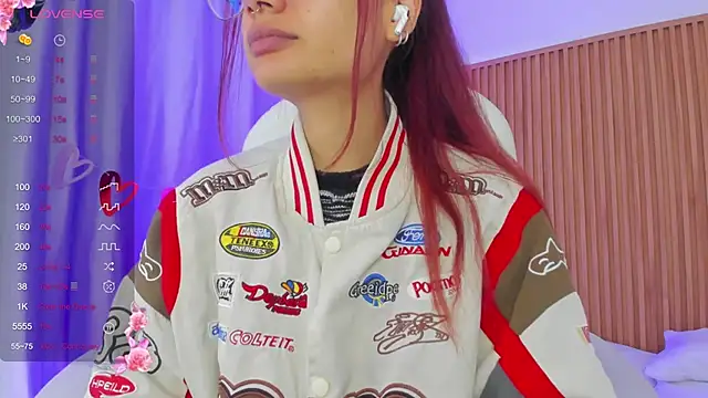 Snapshot of sophiecherry_ chatting on March 9, 5:44 am sophiecherry online show from March 9, 5:44 am