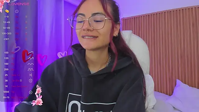 Snapshot of sophiecherry_ chatting on March 10, 5:43 am sophiecherry online show from March 10, 5:43 am