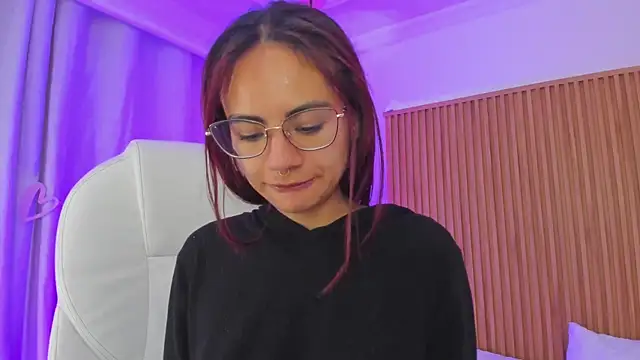 Snapshot of sophiecherry_ chatting on March 15, 9:19 am sophiecherry online show from March 15, 9:19 am