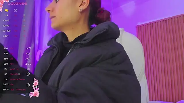 Snapshot of sophiecherry_ chatting on March 16, 5:25 am sophiecherry online show from March 16, 5:25 am