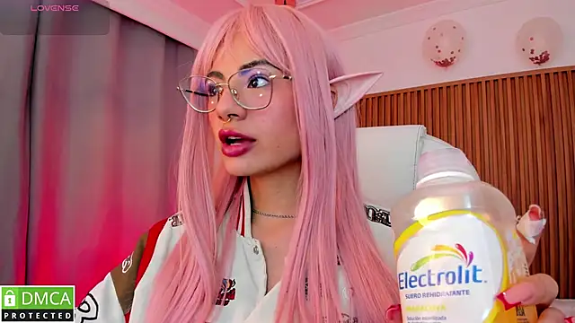 Snapshot of sophiecherry_ chatting on October 19, 5:41 am sophiecherry online show from October 19, 5:41 am