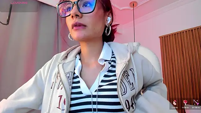 Snapshot of sophiecherry_ chatting on November 21, 8:40 pm sophiecherry online show from November 21, 8:40 pm