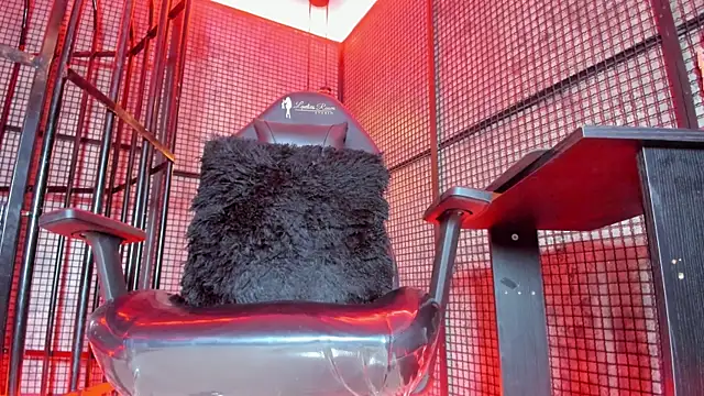 NAILAHARD online show from November 17, 3:29 pm