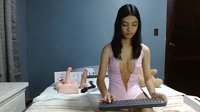 Snapshot of LiaOrtiz69 chatting on December 7, 12:19 am LiaOrtiz69 online show from December 7, 12:19 am